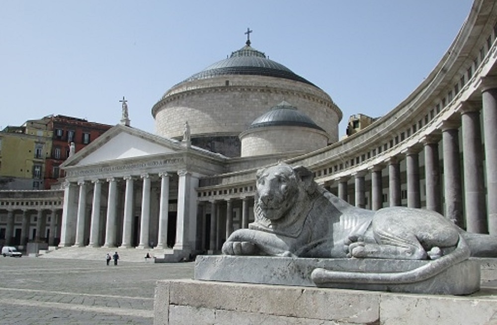La colonnade de Piazza Plebiscito